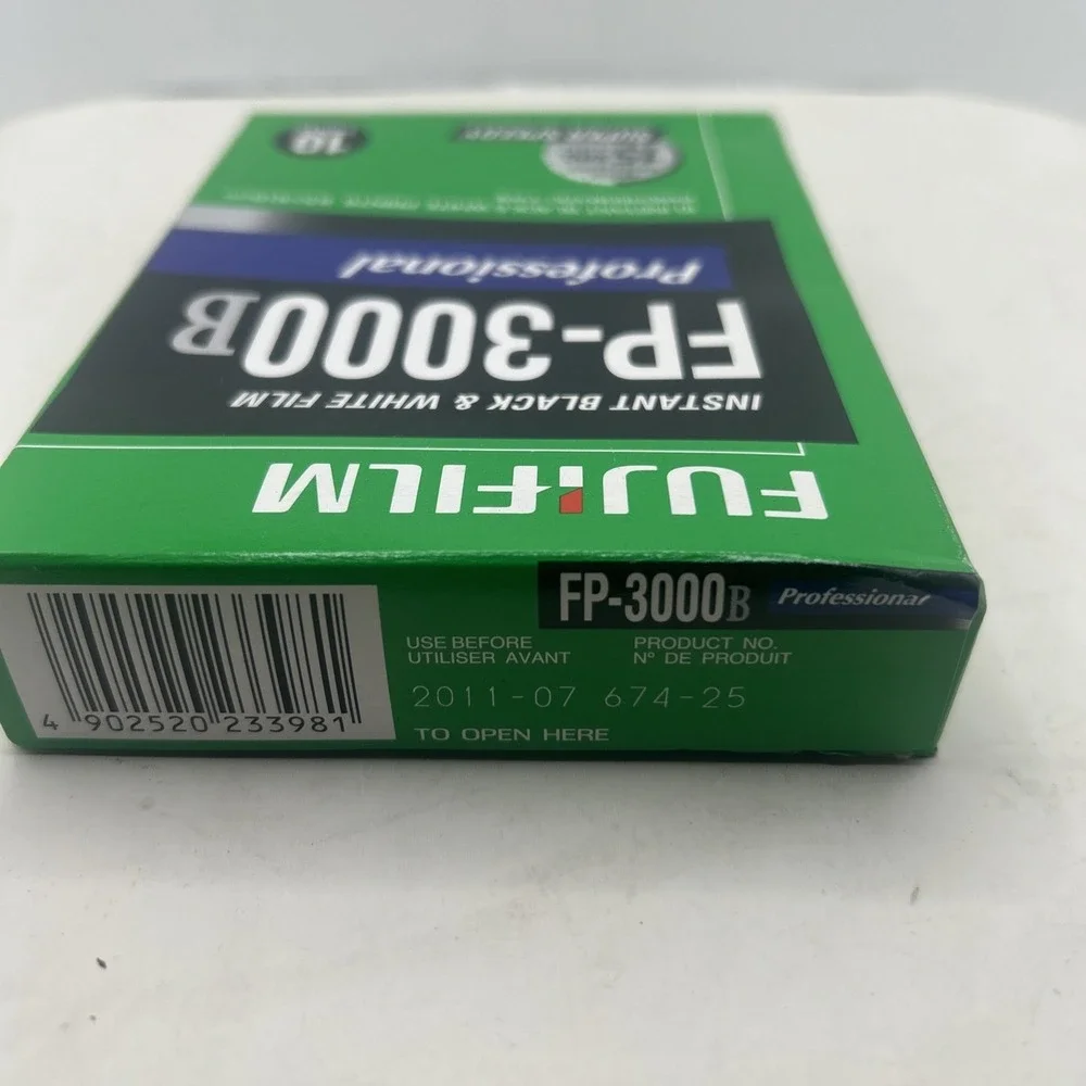 1x Fujifilm FP-3000B Professional Instant B&W Film - Exp 2011 - Dark Stored